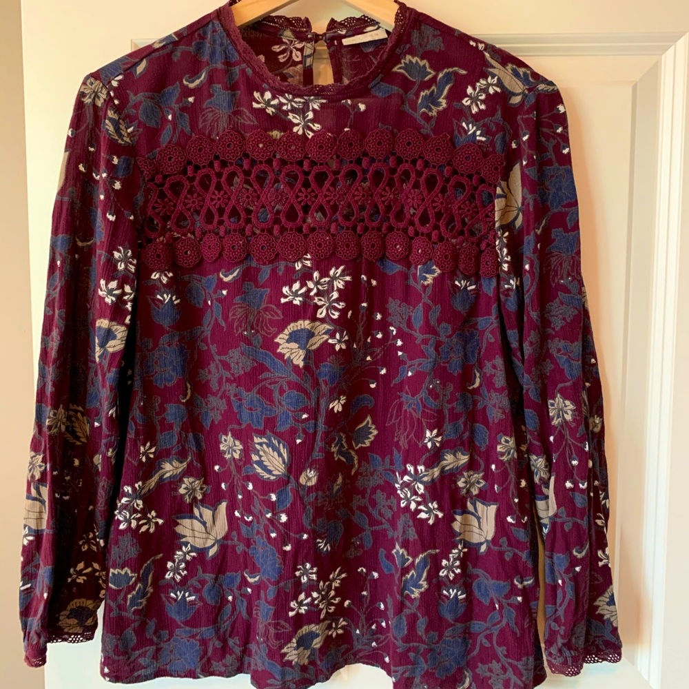 Hinge floral blouse with crochet